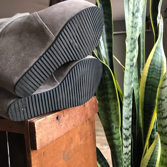 FLASH SALE, Aldo Suede wedges - Size 6 - Picture 2 of 4